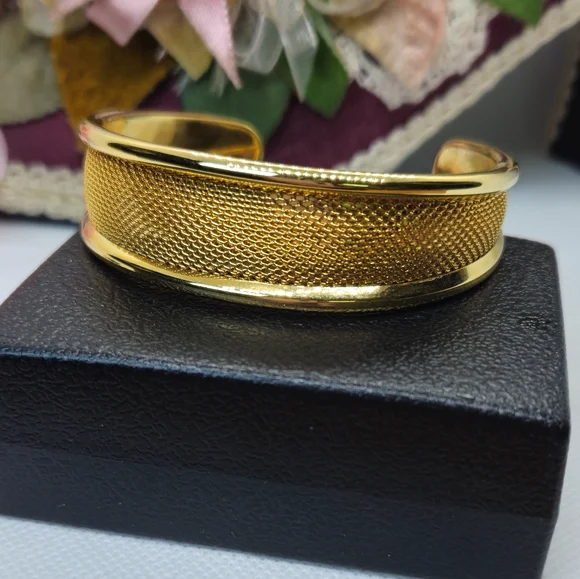 Vintage Gold Plated Simple Mesh Cuff Bracelet Everyday Designer Style Bracelet - Picture 2 of 6